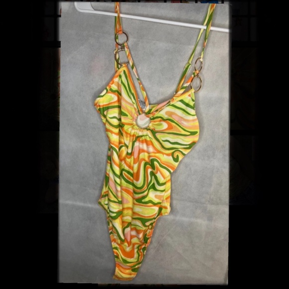 🐣  Super Flattering Bodysuit/Tucked Top (On Model) ~ NWT - Picture 2 of 4